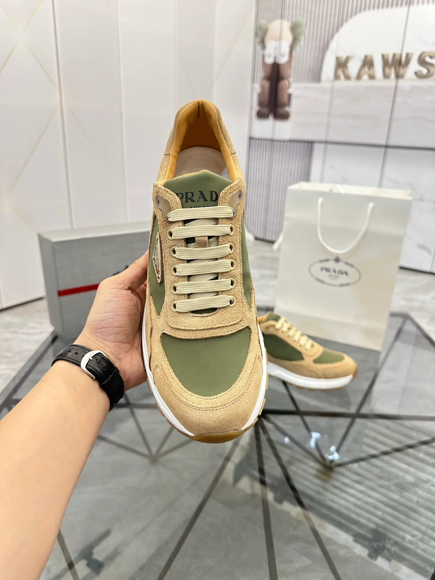 Men's shoes for sale 💰: 💰P580¥ High-end top quality Product trademark: Prada *"Prada*" low-top casual shoes Regular size: 38-45 (can be customized to 46) Product materials: imported upper layer of high mercerized nubuck leather spliced ​​with breathable mesh, water-dyed cowhide lining, cowhide feet, original ultra-light foam outsole. No.: 001